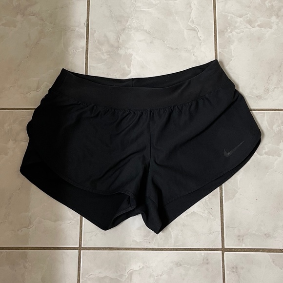 Nike Dry Fit Shorts with built in shorts - Picture 1 of 4